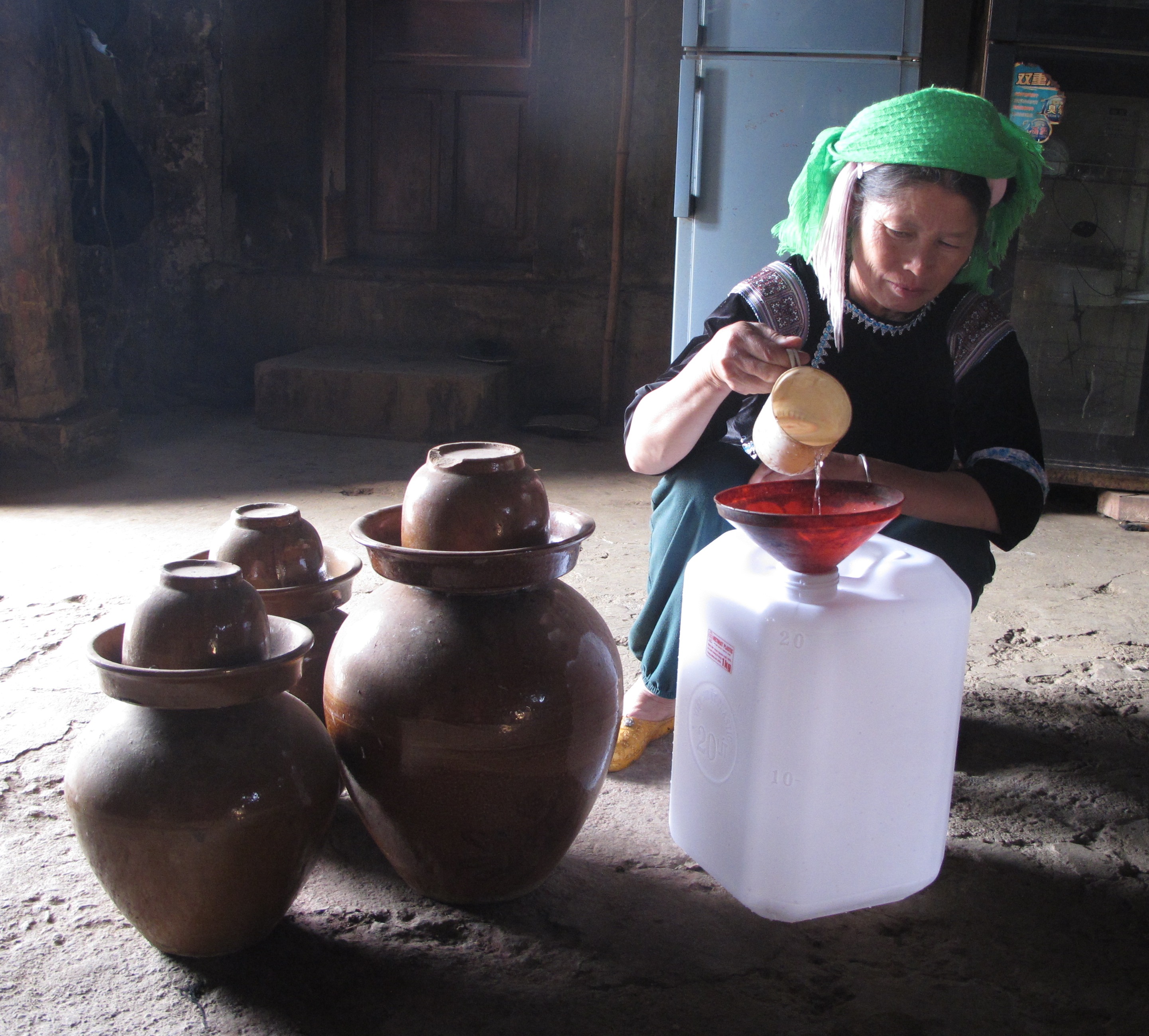 Rượu ngô Na Hang là đặc sản nổi tiếng của người dân tộc ở Na Hang - Tuyên Quang.